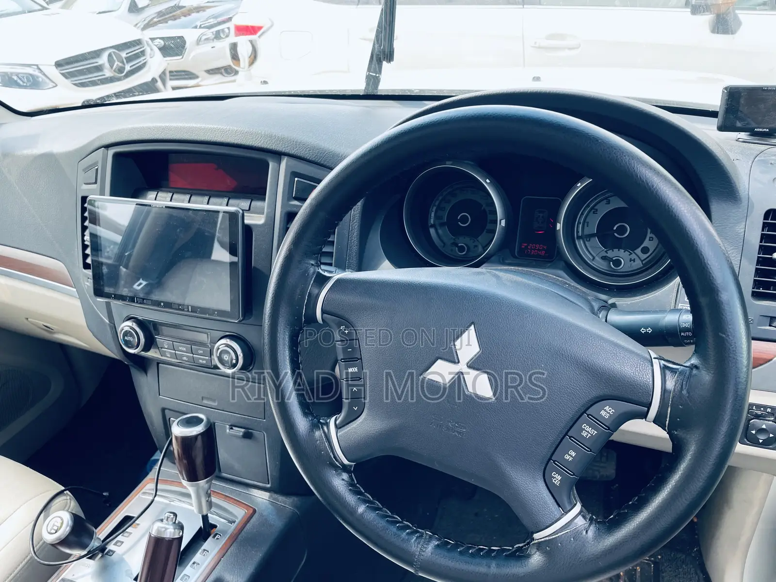Mitsubishi Pajero 2012 White