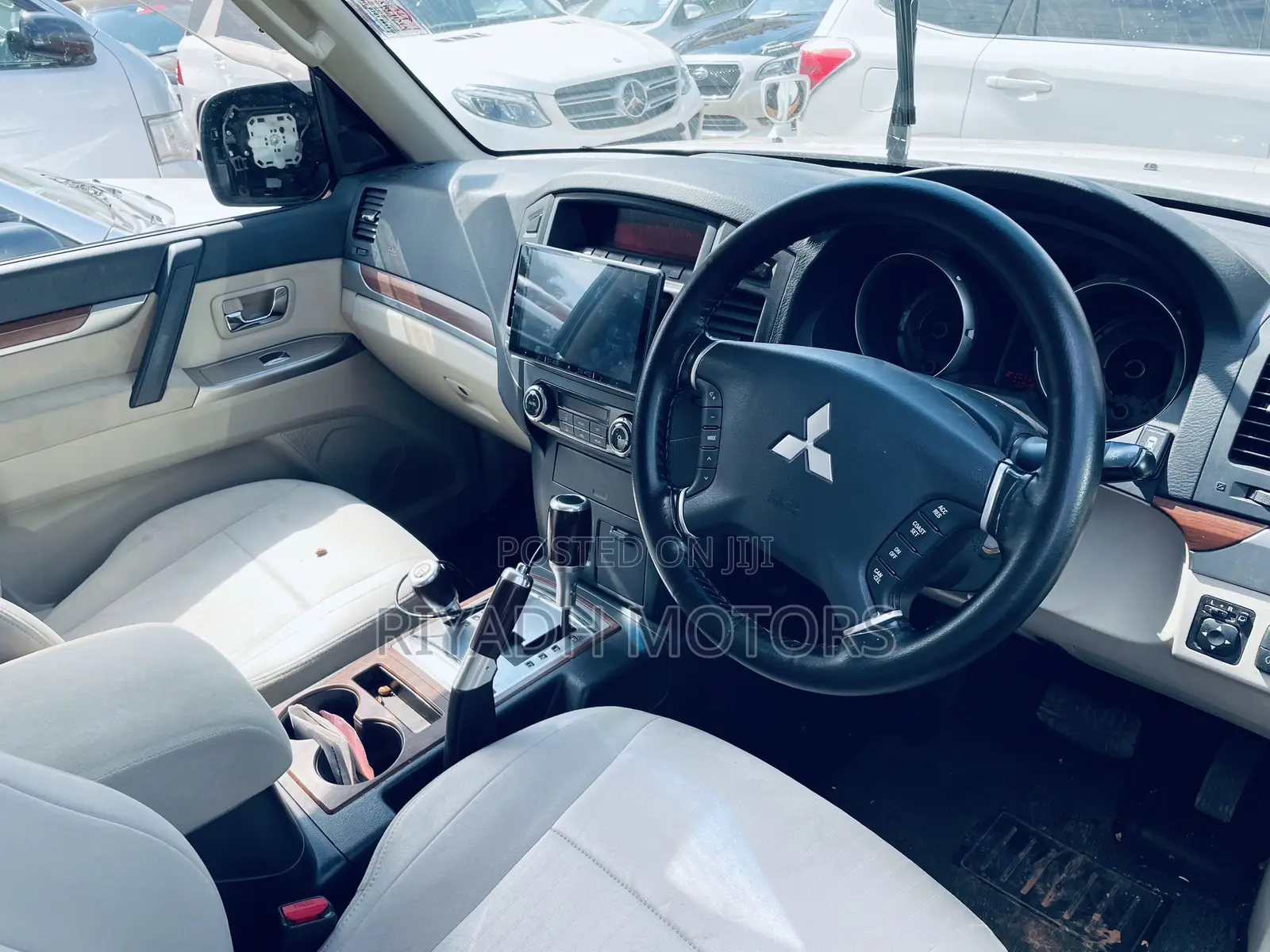 Mitsubishi Pajero 2012 White
