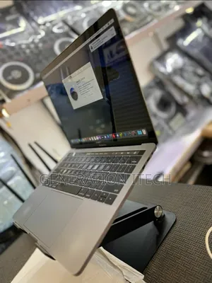 Laptop Apple MacBook Pro 2017 16GB Intel Core I7 SSD 512GB