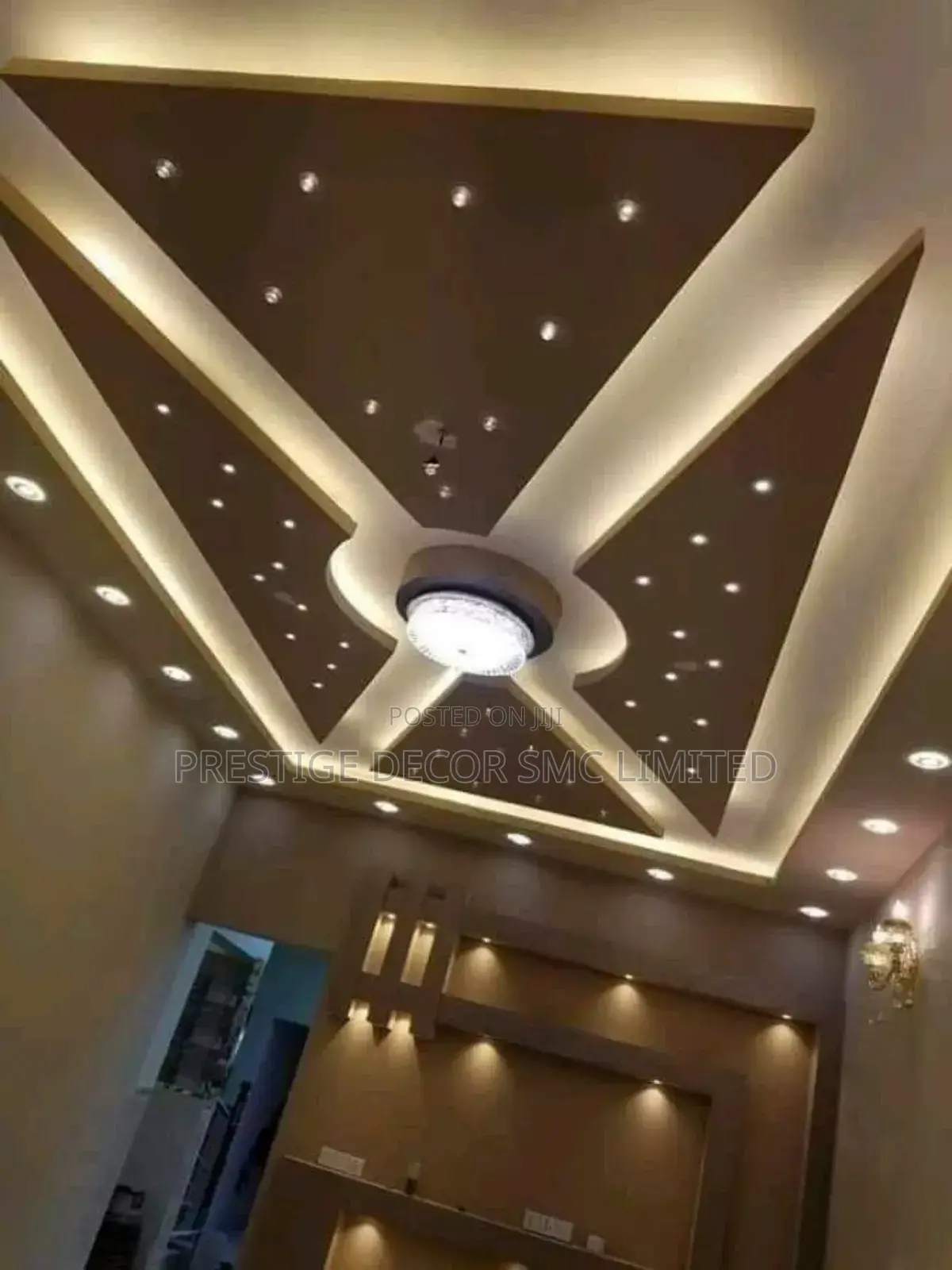 Unique Ceiling Classic Decoration.