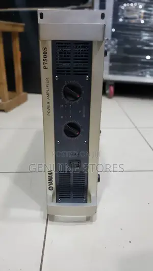 Yamaha Power Amp P7500s With a Button.