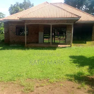 3bdrm House in Mukono Kubirii for sale