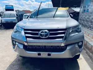 Toyota Fortuner 2016 Silver