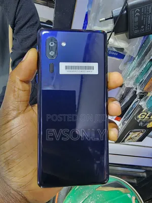 Kyocera Basio 4 32 GB Blue