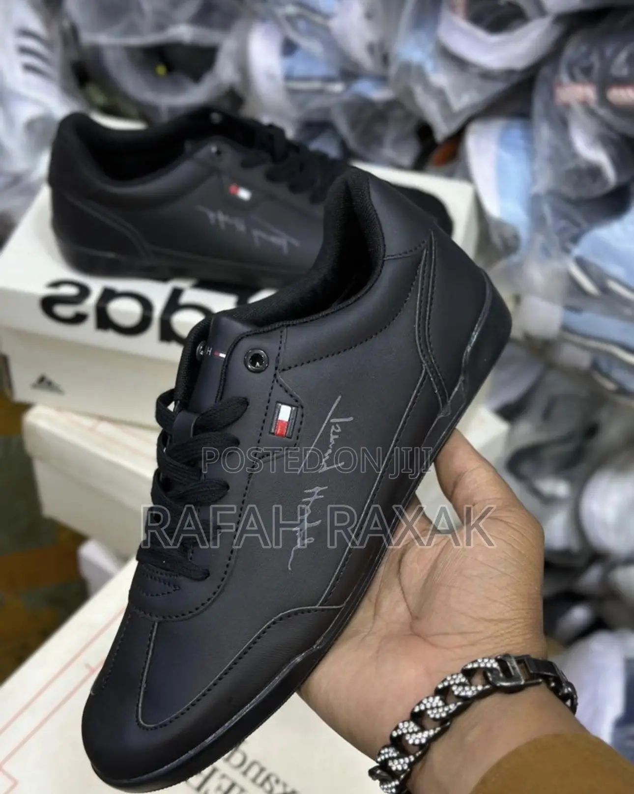 Original Triple Black Tommy Hilfiger Classic Sneakers