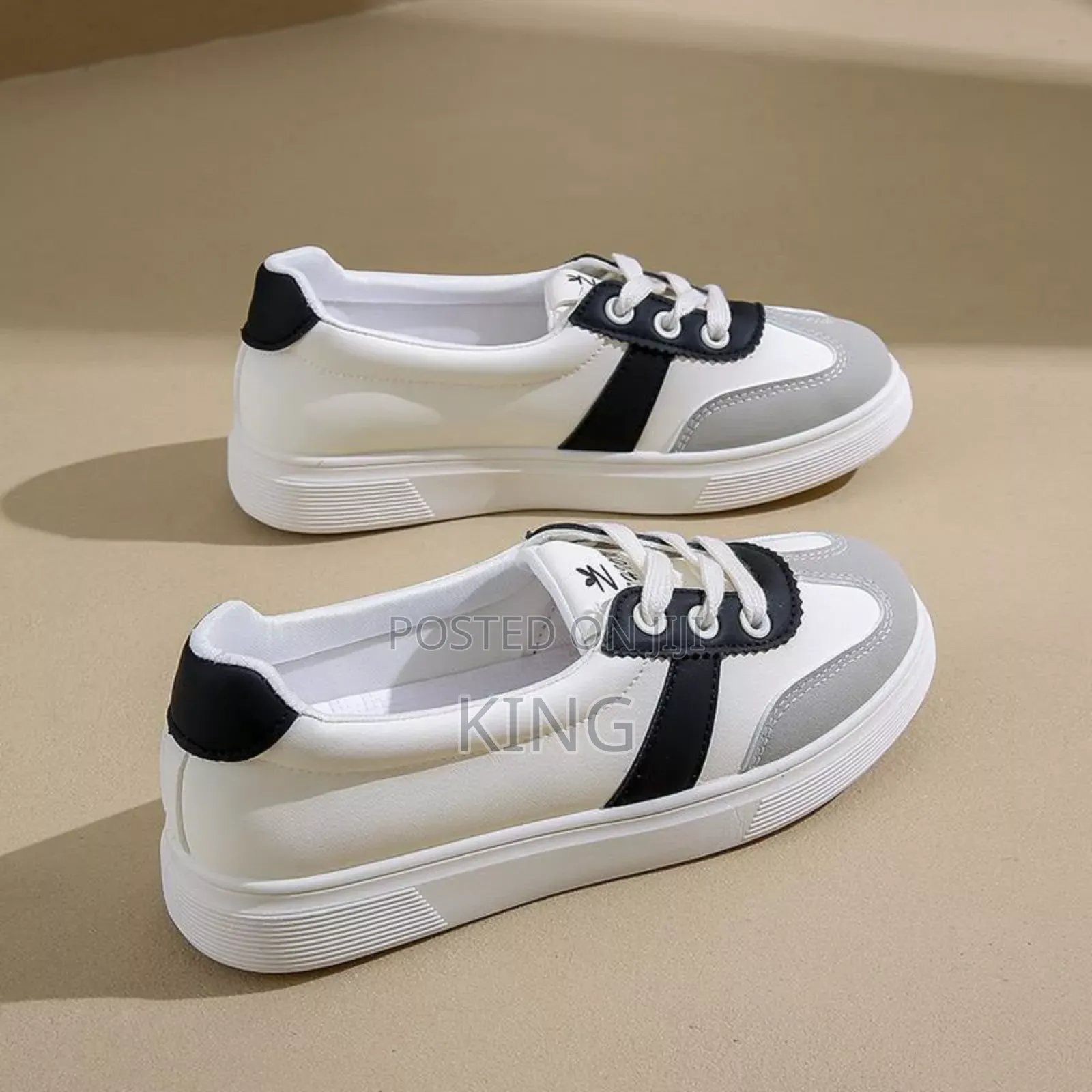 Vouched Girlie Sneakers