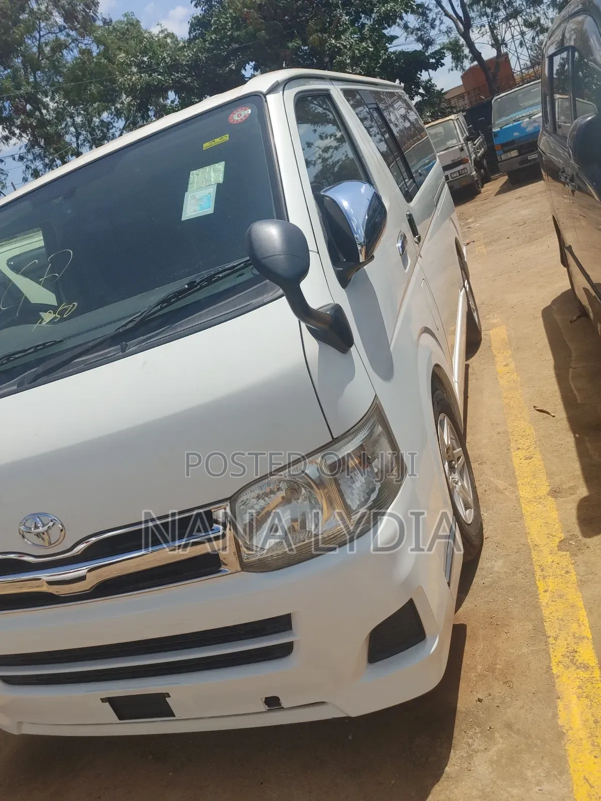 Toyota HiAce 2011 White