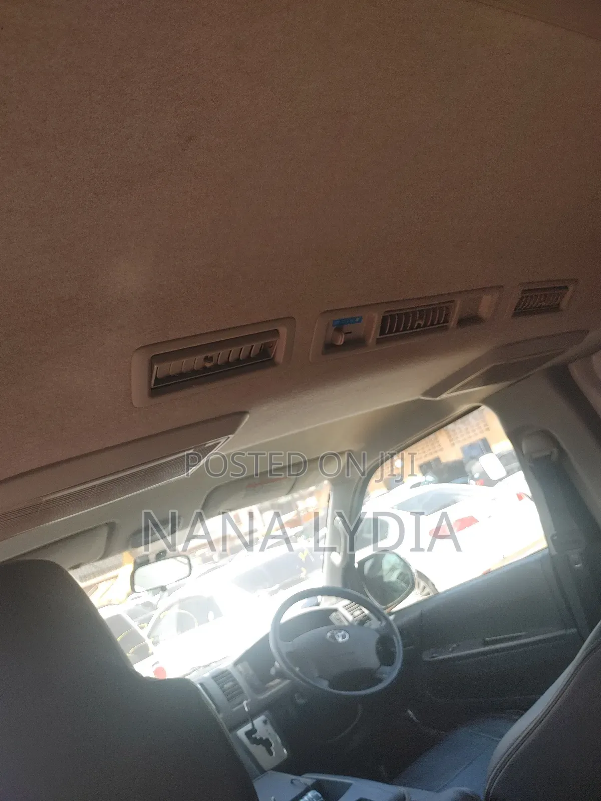 Toyota HiAce 2011 White