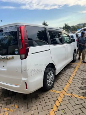 Toyota Noah 2016 Pearl