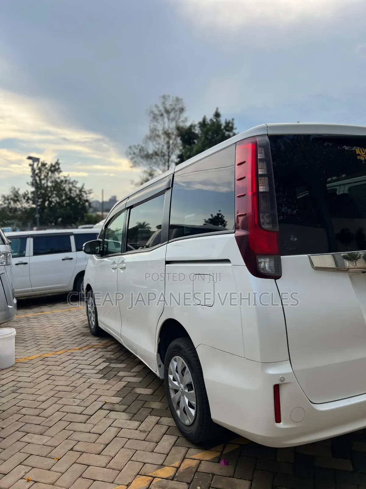 Toyota Noah 2016 Pearl