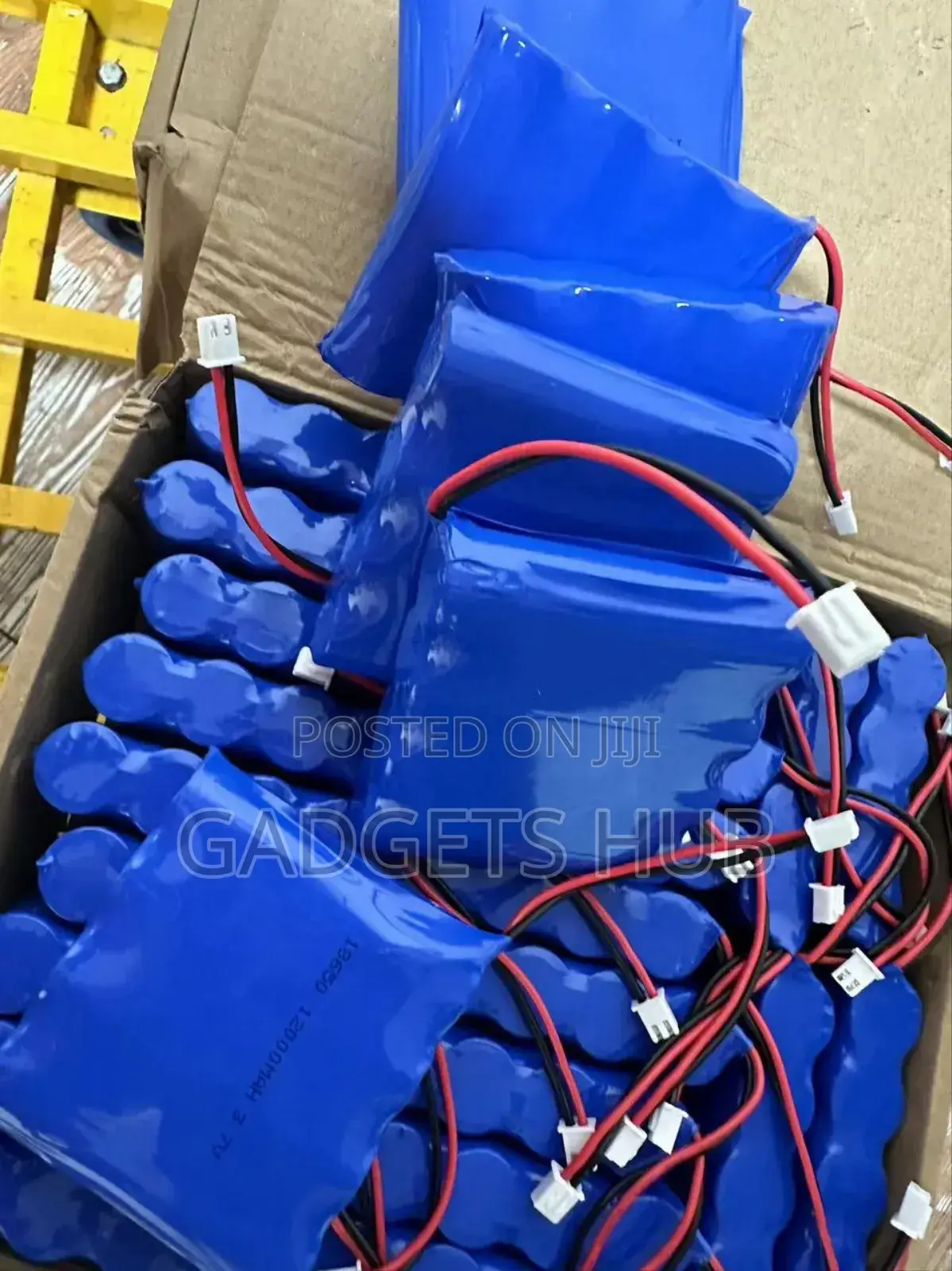 3.7v 2500mah
Rechargeable Li-Ion Battery Pack With Connector
