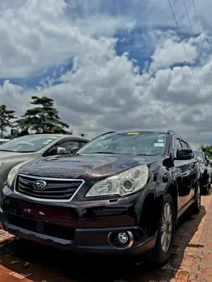 Subaru Outback 2.5i Premium 2011 Brown