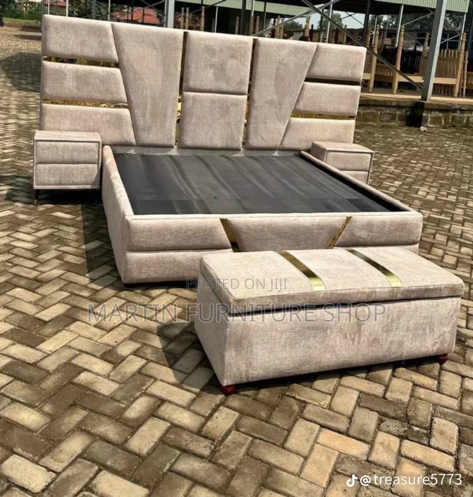 Well Desighned Bed With Different Features