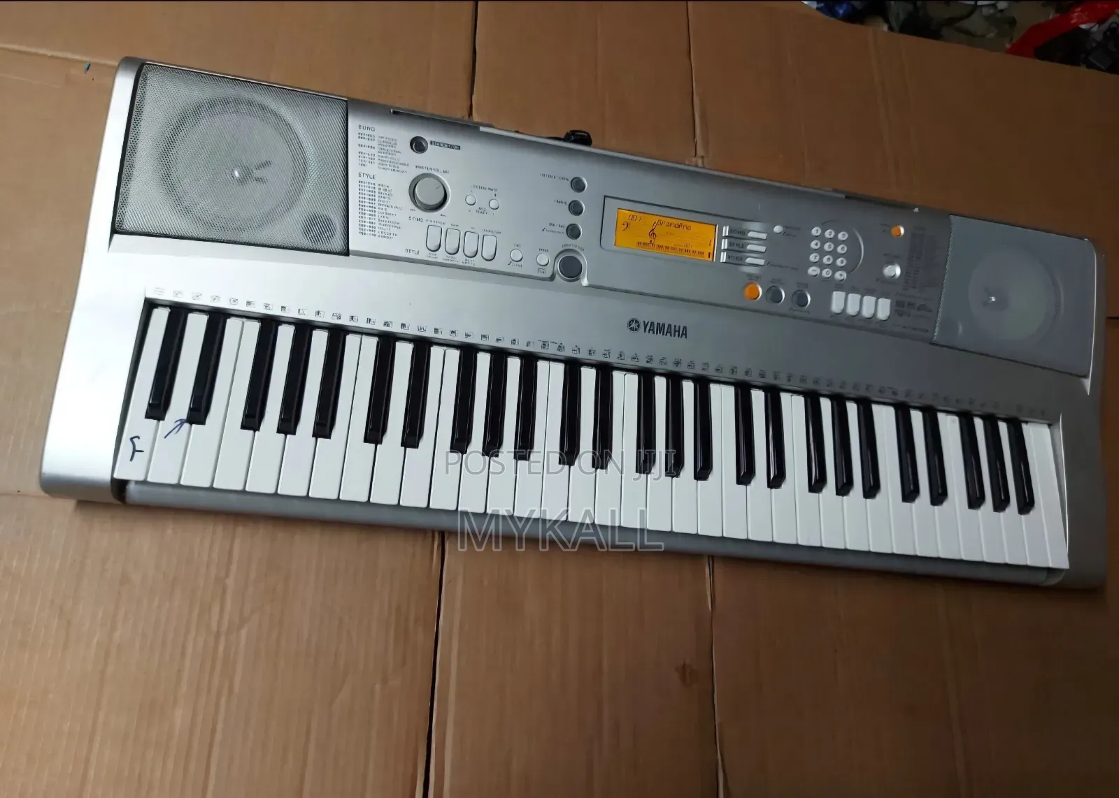 Yamaha PSR - E303