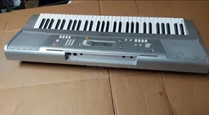 Yamaha PSR - E303
