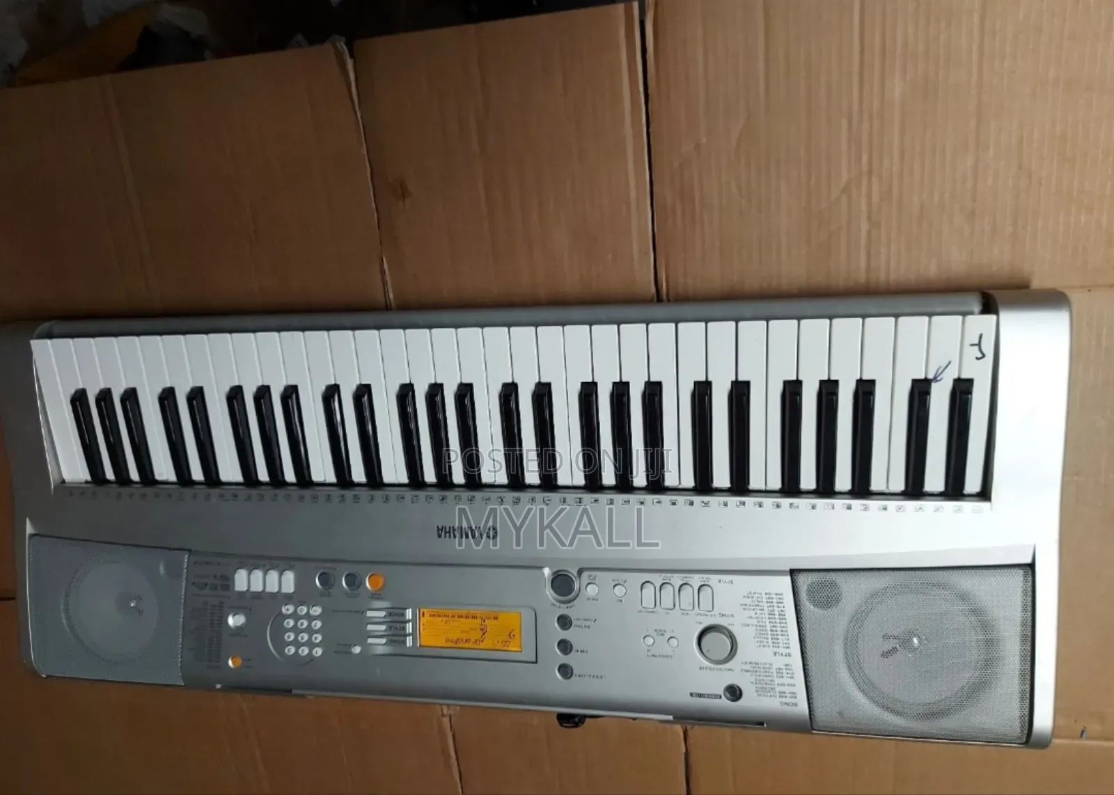 Yamaha PSR - E303