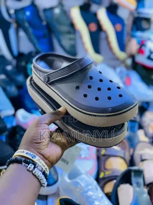 Crocs Off Court Clogs