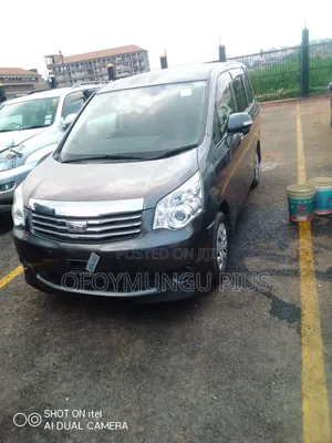Toyota Noah 2009 Gold