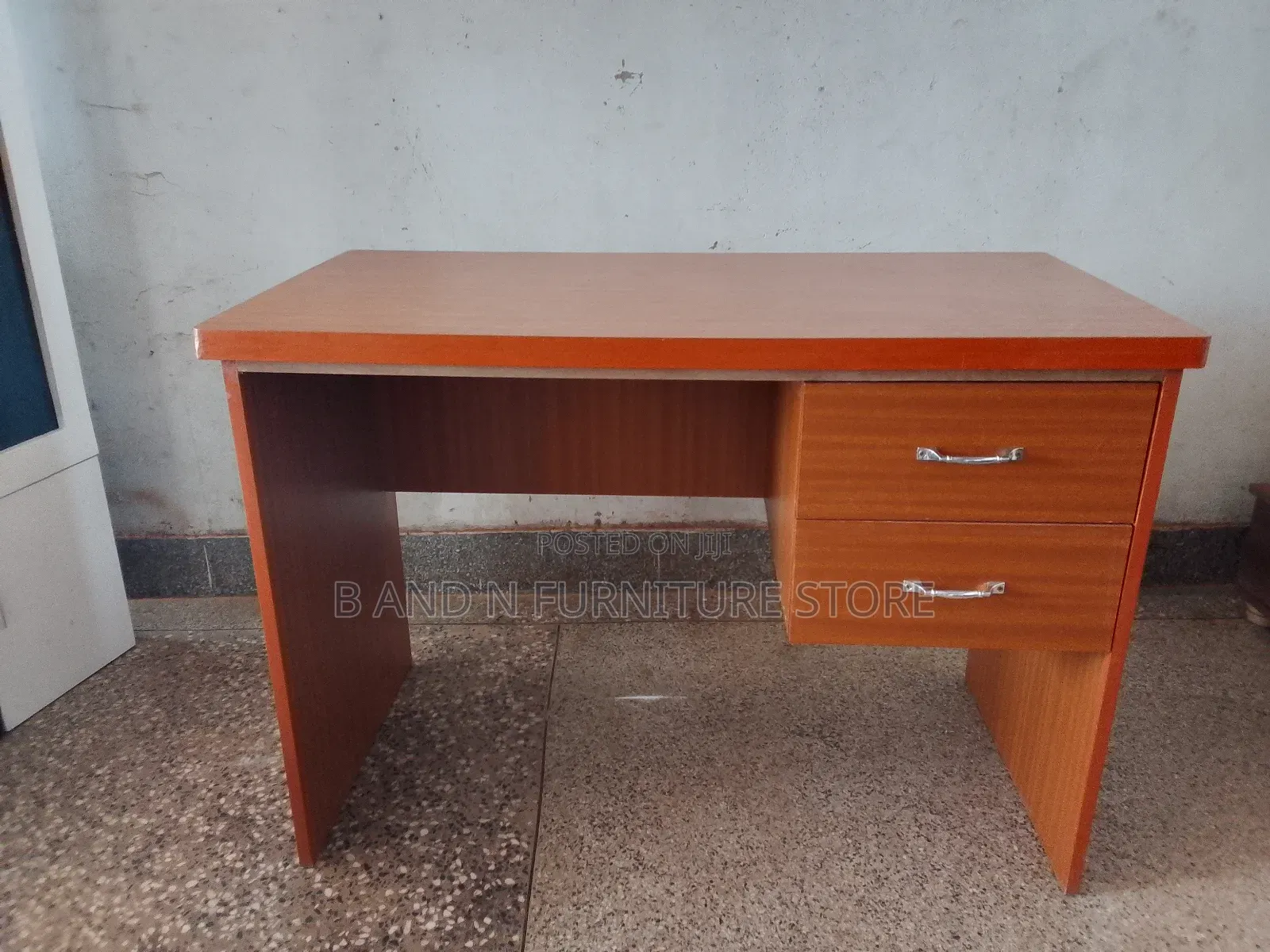 Extensive Office Table