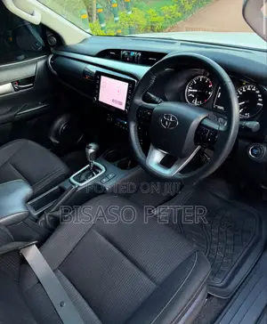 Toyota Hilux 2021 White