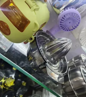 Lemon Squeezer Grater.