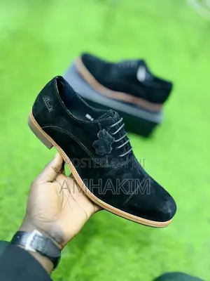 New Men's Classic Clarks Suede Oxfords in Stock