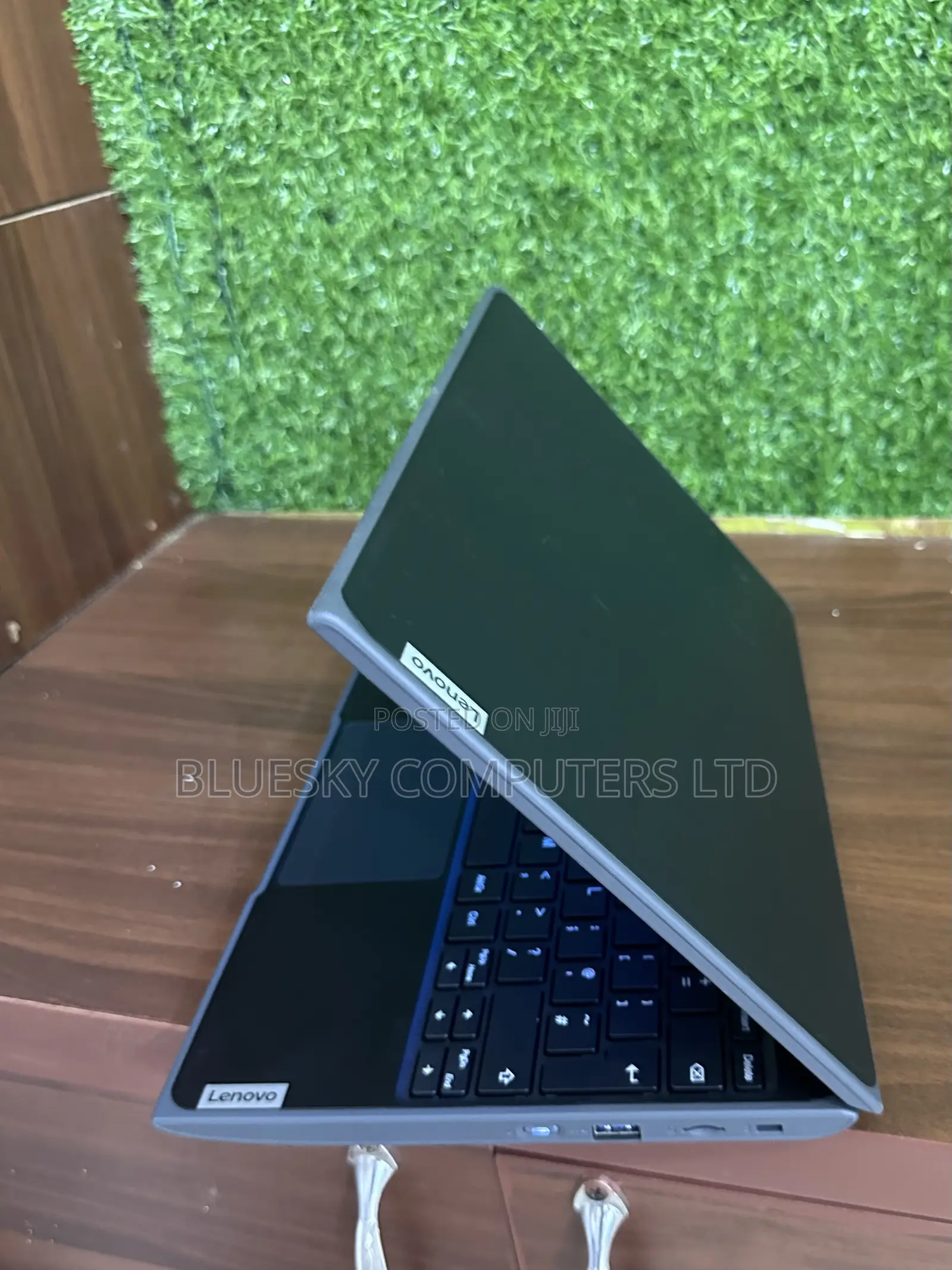 New Laptop Lenovo 100e 4GB Intel Core 2 Duo SSD 140GB