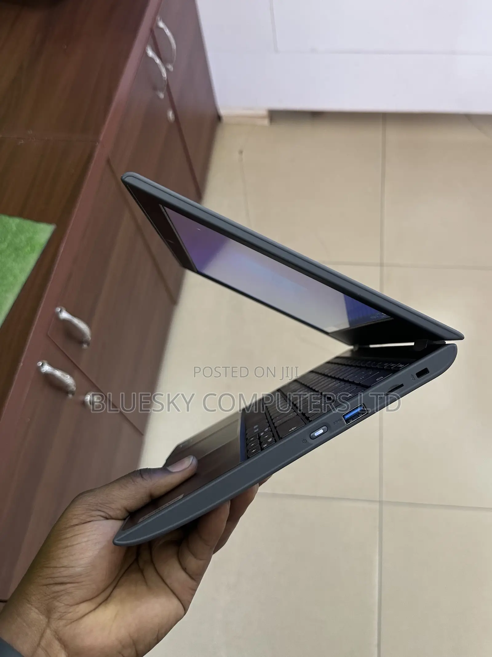 New Laptop Lenovo 100e 4GB Intel Core 2 Duo SSD 140GB
