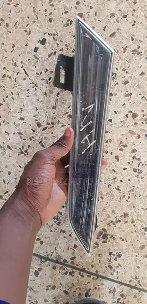 Nissan Murano Front Grill Indicators / Reflector