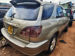 Toyota Harrier 3.0 V6 1999 Gold