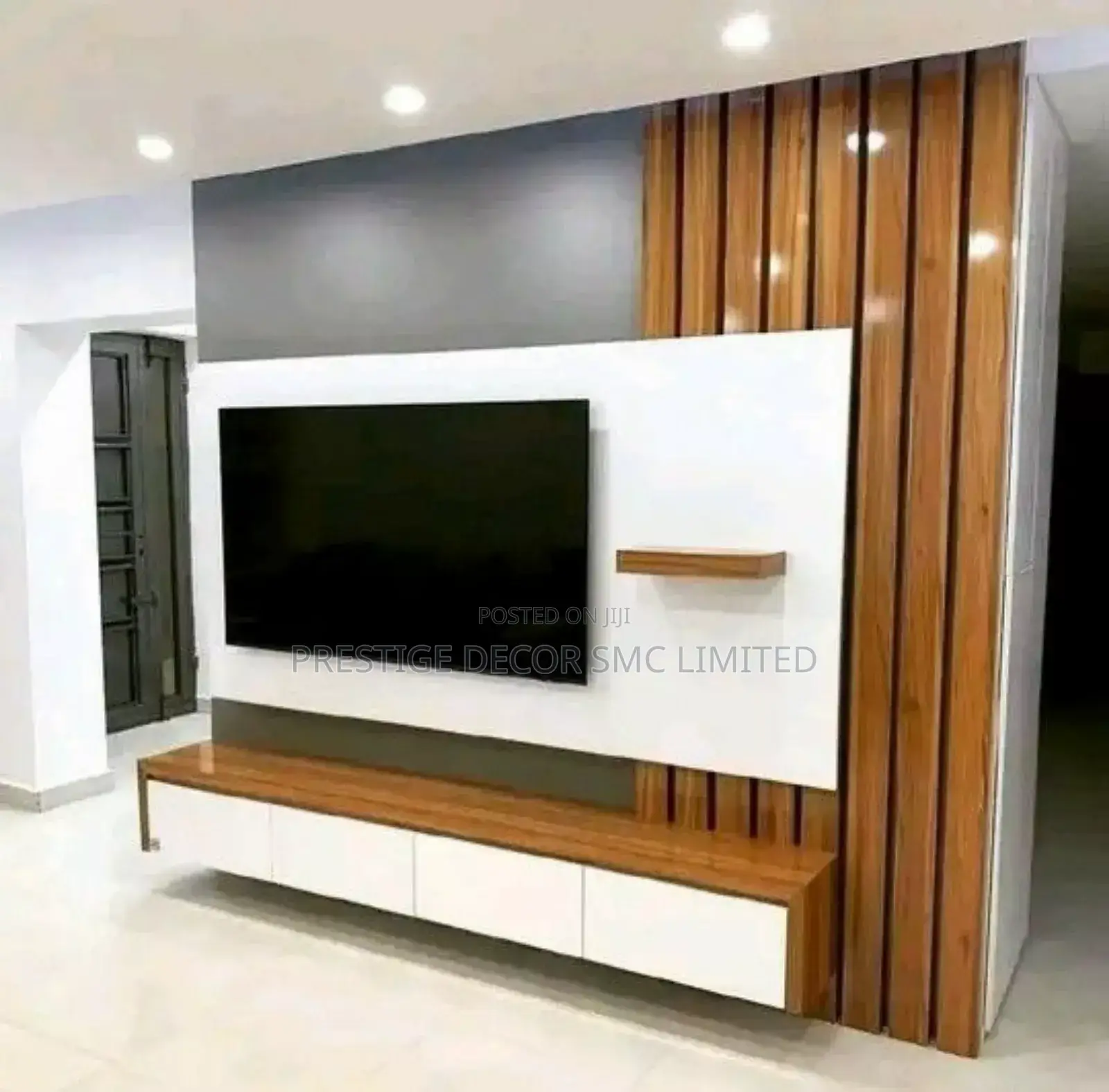 Classic Universal Tv Unit