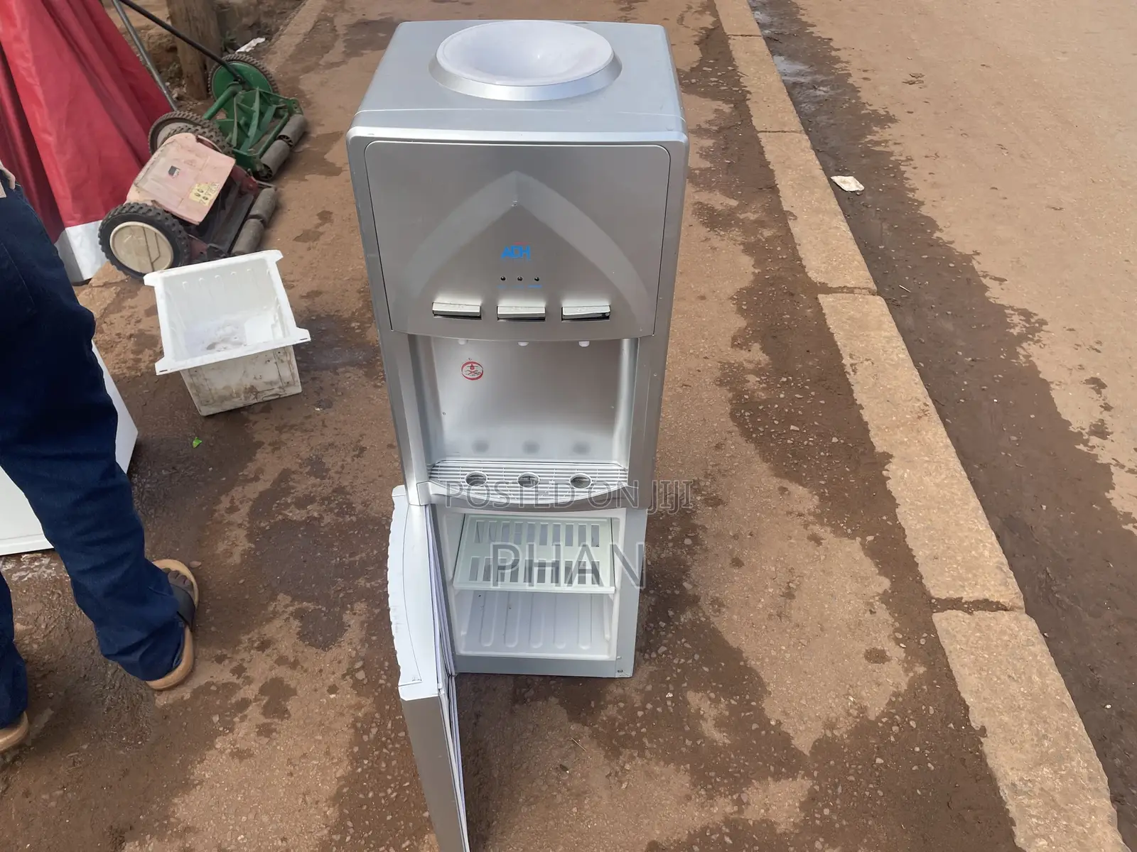 Adh Water Dispenser With Hot,Normalandcoldwater Compartments