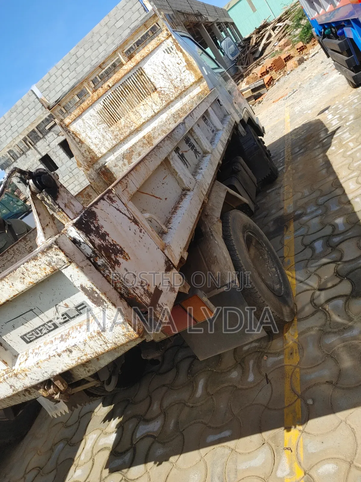 Isuzu Elf Dumper