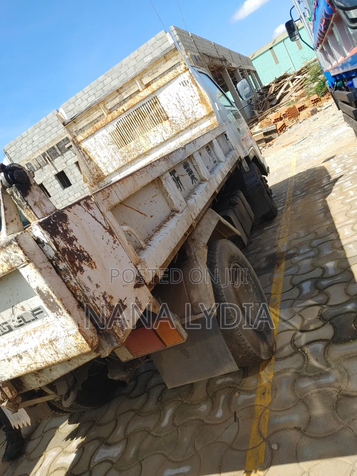 Isuzu Elf Dumper