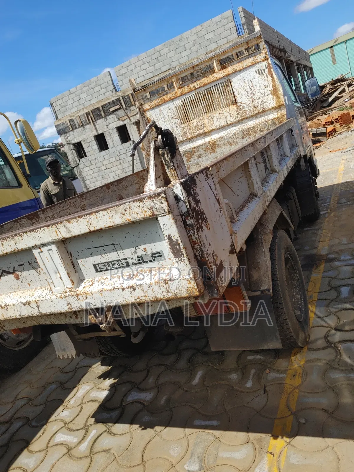 Isuzu Elf Dumper