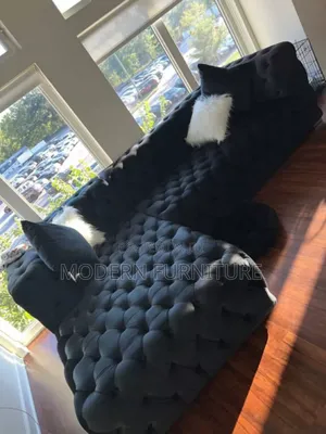 Tuft Sofa of 5 Seaters