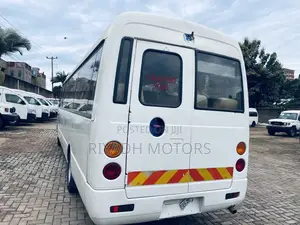 Mitsubishi Fuso Rosa 2011 White