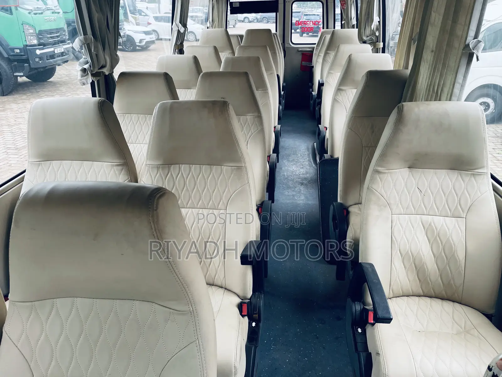Mitsubishi Fuso Rosa 2011 White