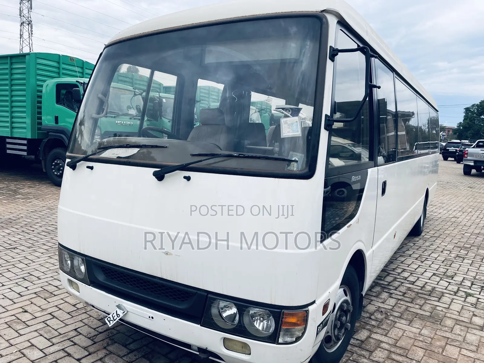 Mitsubishi Fuso Rosa 2011 White