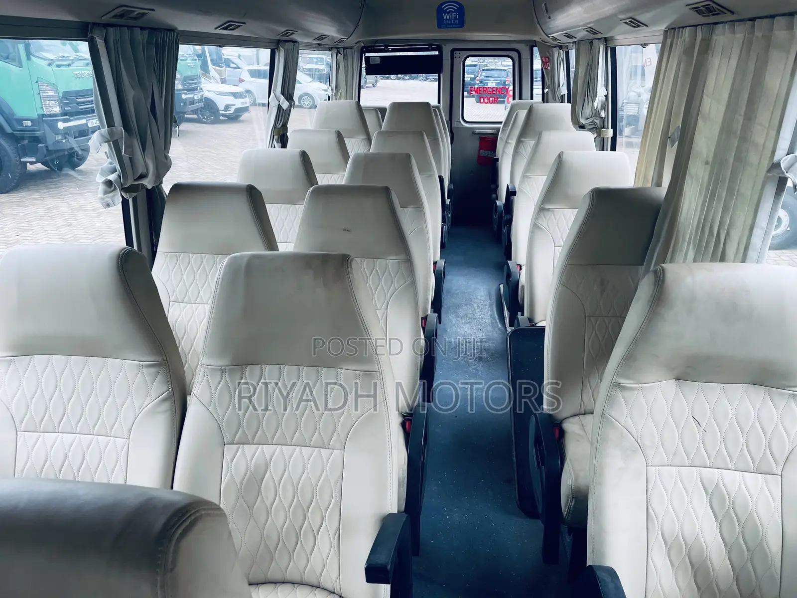 Mitsubishi Fuso Rosa 2011 White