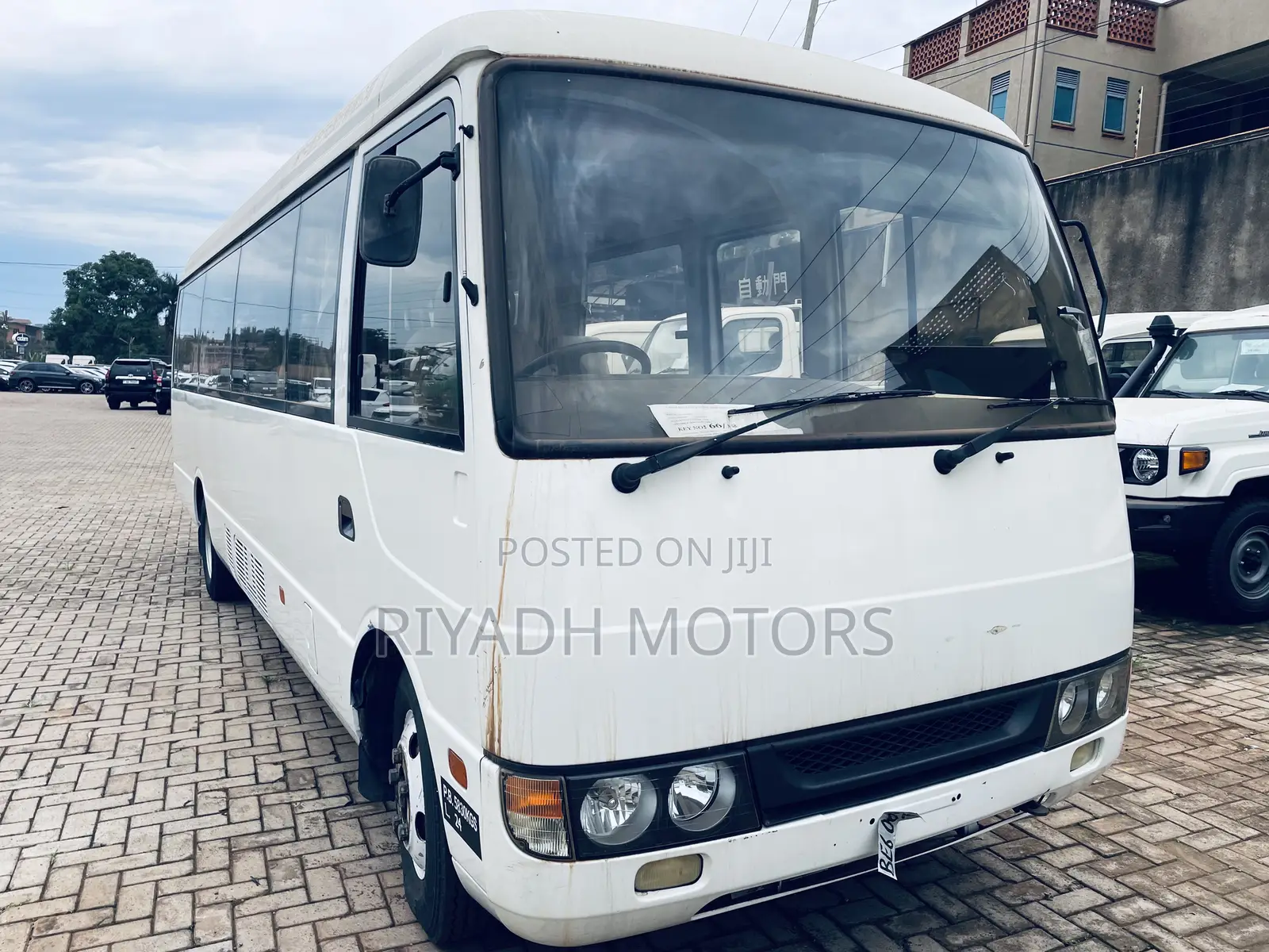 Mitsubishi Fuso Rosa 2011 White