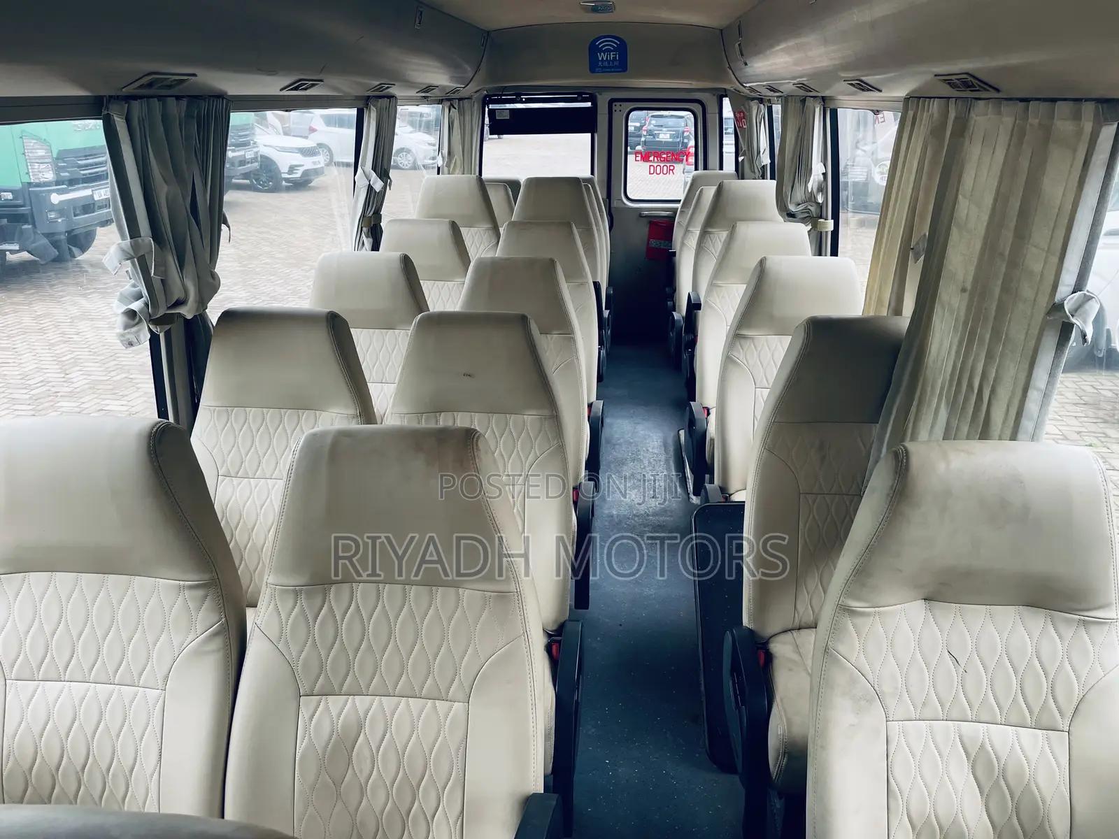 Mitsubishi Fuso Rosa 2011 White