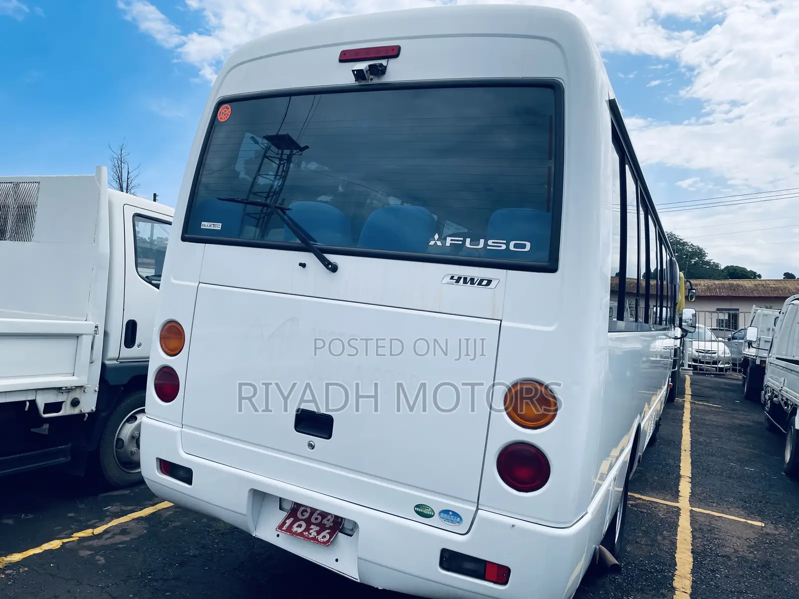 Mitsubishi Fuso Rosa 2016 White