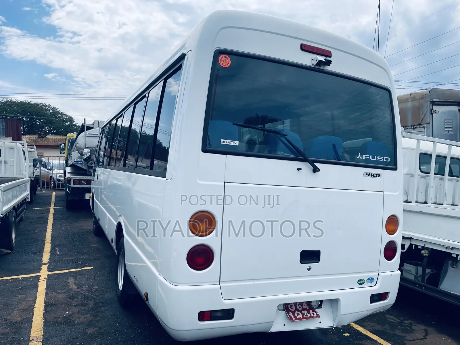Mitsubishi Fuso Rosa 2016 White
