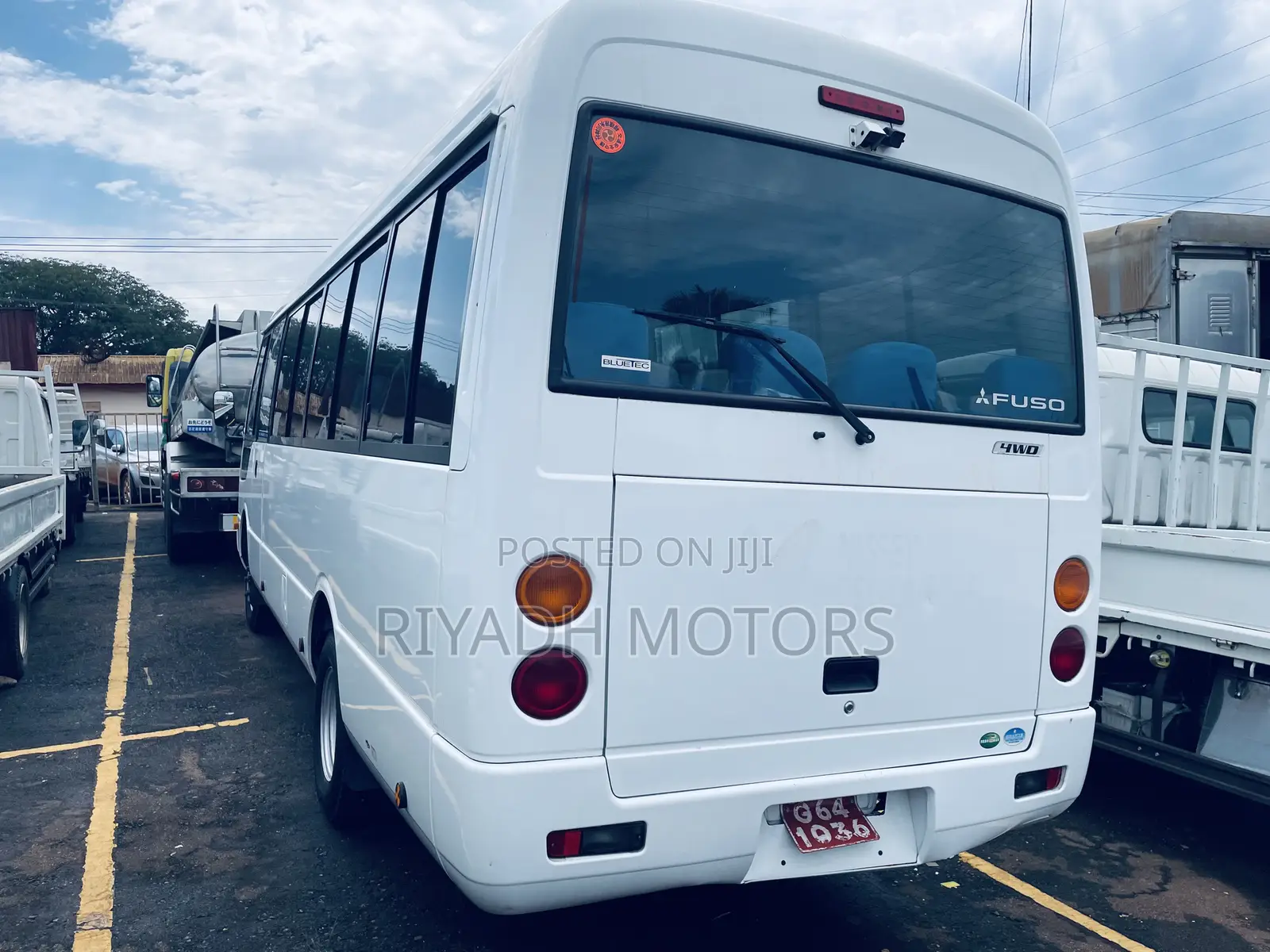 Mitsubishi Fuso Rosa 2016 White