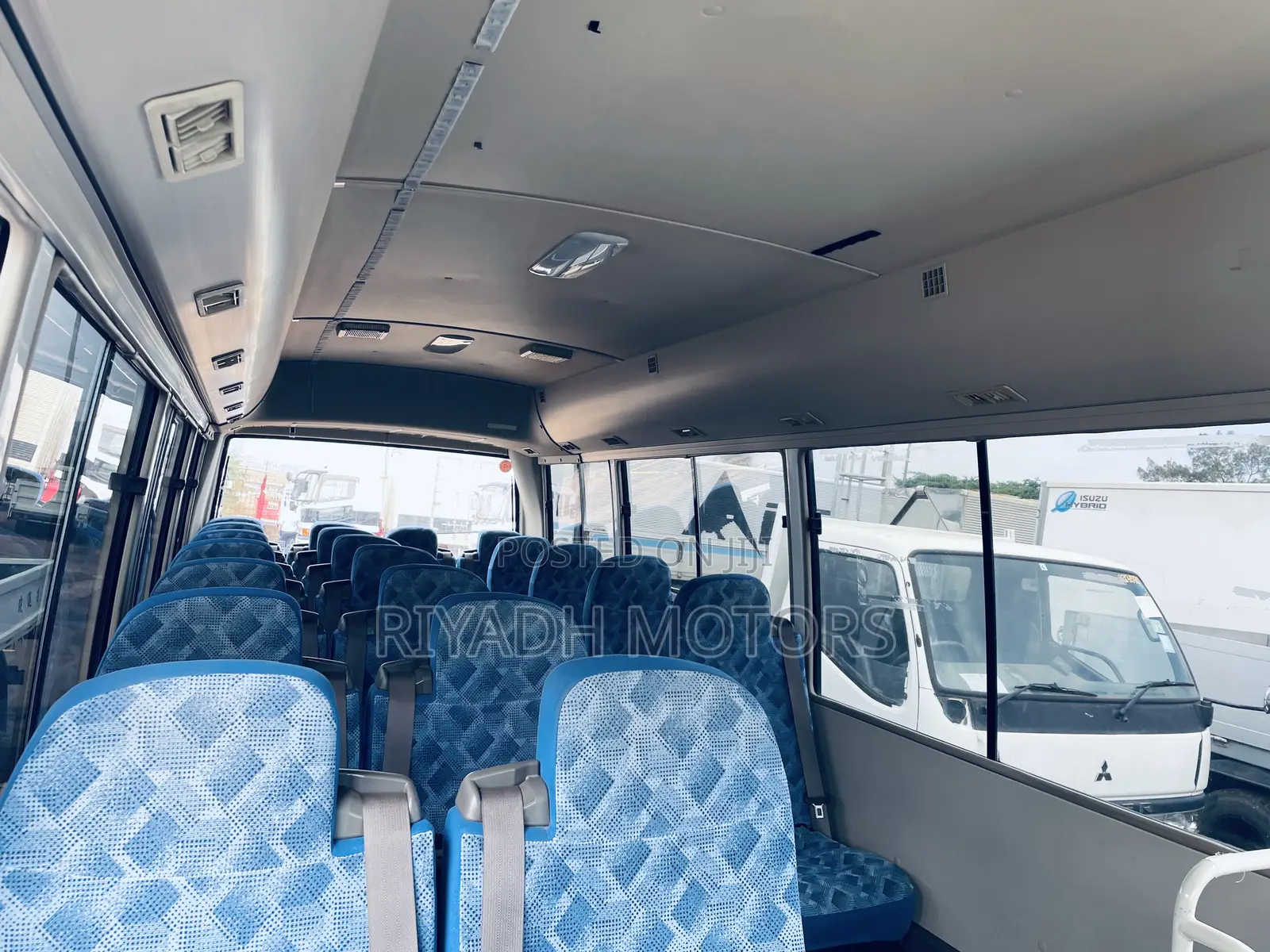 Mitsubishi Fuso Rosa 2016 White