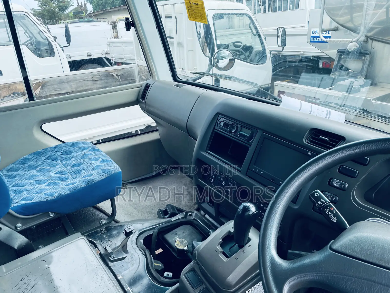 Mitsubishi Fuso Rosa 2016 White