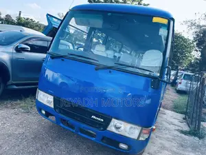 Mitsubishi Fuso Rosa 2013 Blue