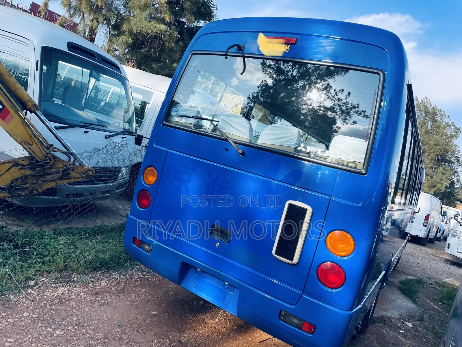 Mitsubishi Fuso Rosa 2013 Blue