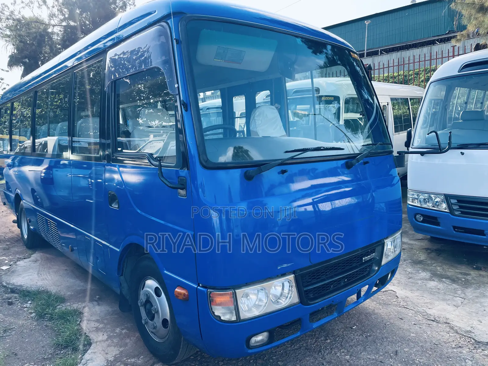 Mitsubishi Fuso Rosa 2013 Blue